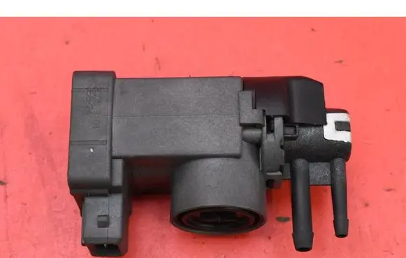 Renault Megane III Vacuum valve EV526