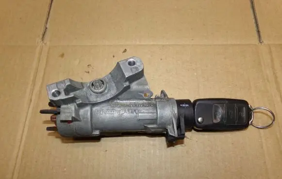 Volkswagen Polo Ignition lock 4B0905851C