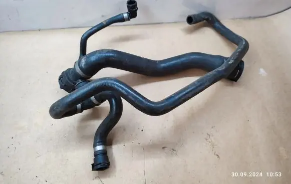 BMW X3 E83 Engine coolant pipe/hose 7525641