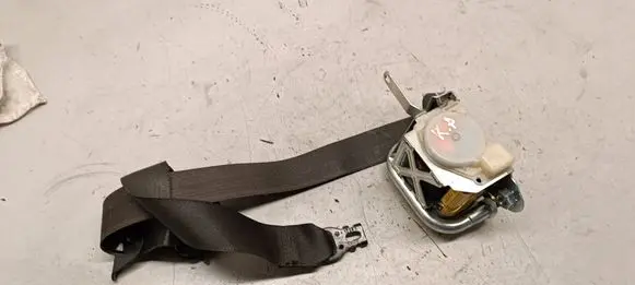 Chevrolet Malibu Front seatbelt 