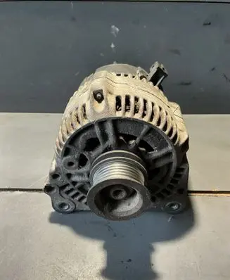 Volkswagen Golf IV Generator/alternator 028903018A