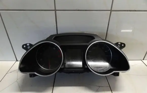 Audi A5 8T 8F Speedometer (instrument cluster) 8T0920983A