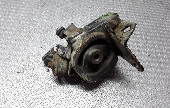 Toyota Avensis T250 Engine mount bracket