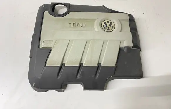 Volkswagen Golf VI Engine cover (trim)