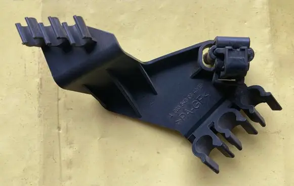 Mercedes-Benz C W203 Lower shock absorber bracket A2035460943