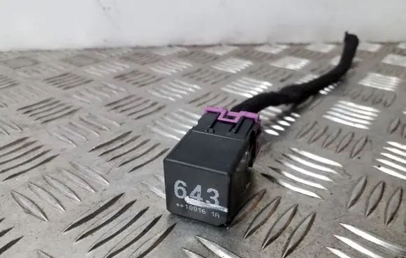 Audi A3 S3 A3 Sportback 8P Other relay 8K0951253 643