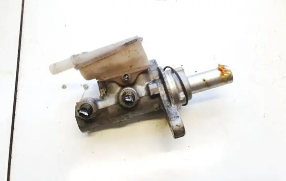 Master brake cylinder