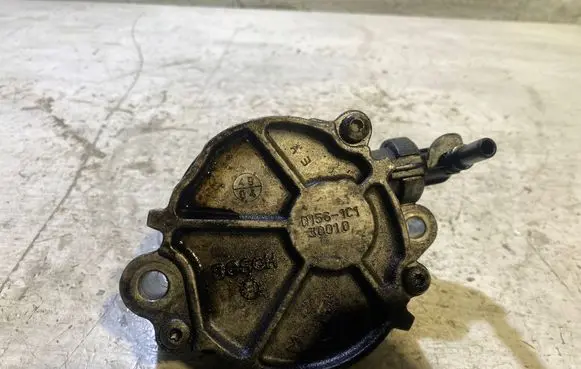 Citroen C4 I Vacuum pump D1561C1 30010