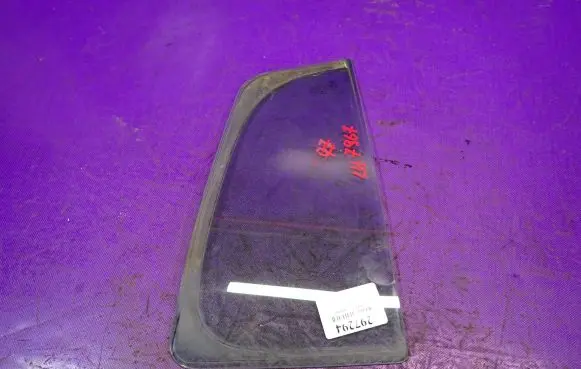 Dacia Sandero Front door window glass four-door