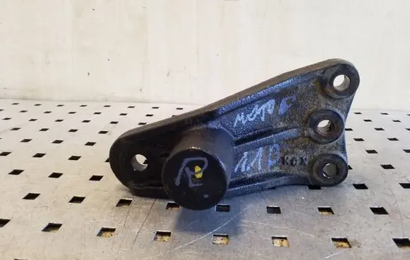 KIA Rio Engine mounting bracket