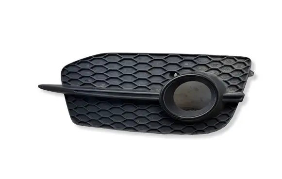 Audi Q3 8U Front fog light trim/grill 8U0807682D