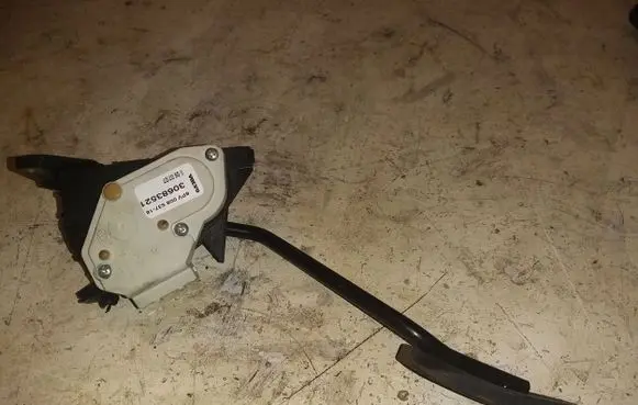 Volvo XC90 Accelerator throttle pedal 30683521