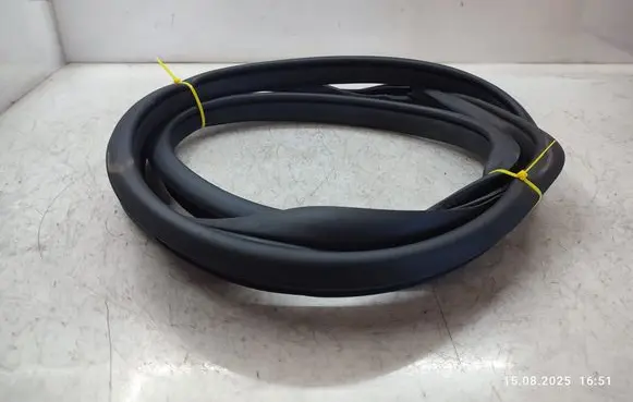 Rear door rubber seal (on body)