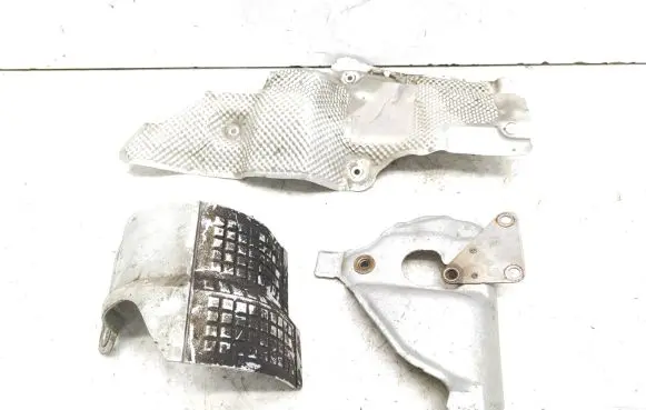 Volkswagen Golf VII Heat shield in engine bay 5C0407721 5Q1423981E 04E253041