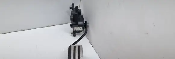 Nissan Qashqai Accelerator throttle pedal 1669A
