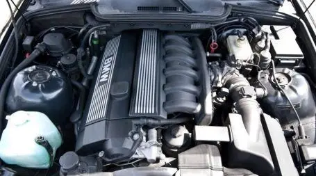 BMW 7 E38 Engine