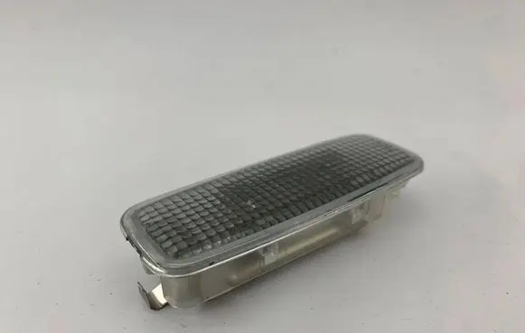 Audi A6 S6 C6 4F Front seat light 4D0947105