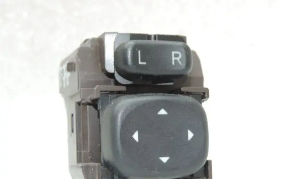 Toyota Avensis T270 Wing mirror switch 8487205030