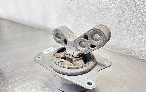 Opel Insignia A Engine mount bracket 13227730