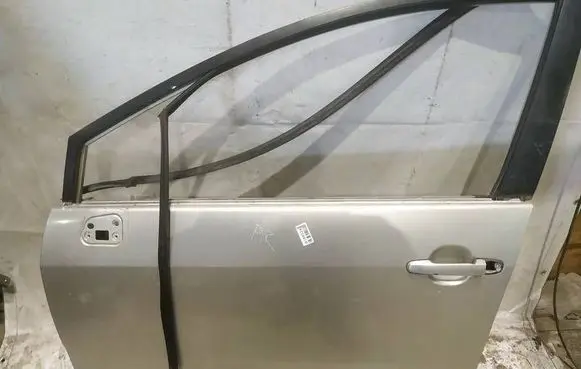Toyota Corolla Verso AR10 Front door PILKOS