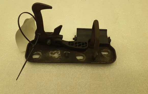 Volkswagen Sharan Engine bonnet/hood lock/latch loop/hook 1Q0823480