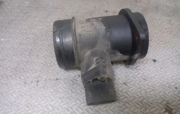 Volkswagen PASSAT B5 Mass air flow meter 028906461 0281002216