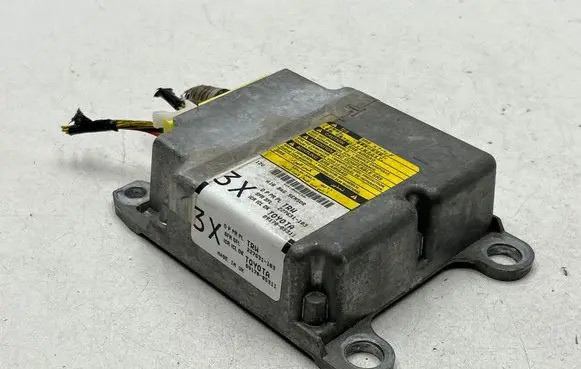 Toyota Avensis T270 Airbag control unit/module 227631103 8917005311