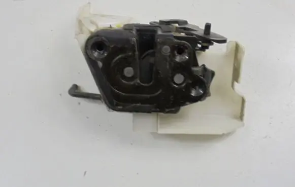 Hyundai Sonata Rear door lock