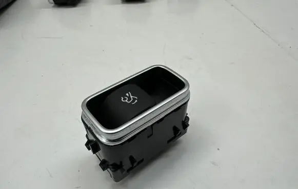 Tailgate opening switch