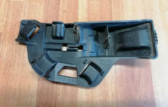 Renault Laguna III Front bumper mounting bracket P0014096
