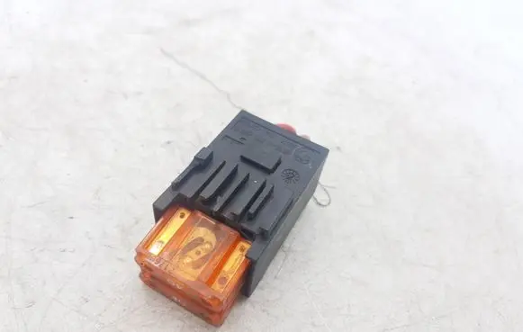 BMW 7 E38 Fuse 83736799