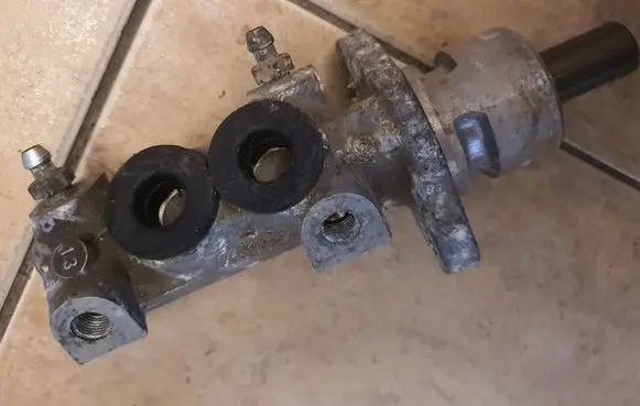 Audi 80 90 B3 Master brake cylinder 1082317 10823
