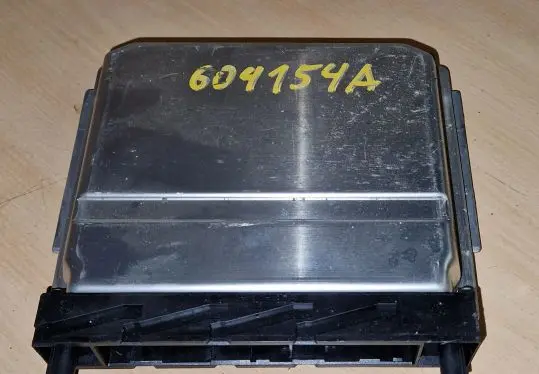 Volvo V70 Engine control unit/module 08675760