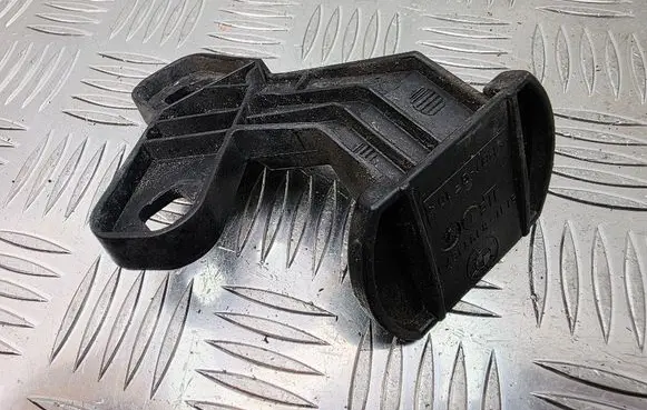 Front bumper mounting bracket