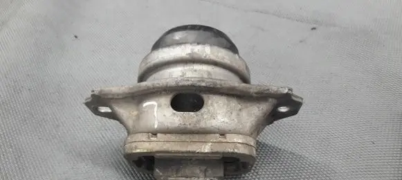 Land Rover Discovery 3 - LR3 Engine mount vacuum valve KKB500441G