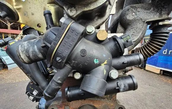 Thermostat/thermostat housing