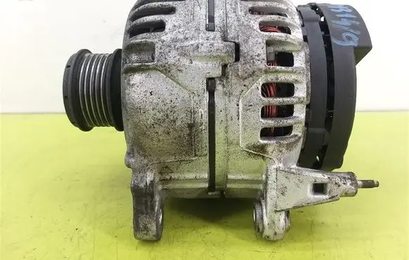 Volkswagen Golf IV Generator/alternator 028903028E
