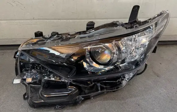 Toyota Auris E180 Headlight/headlamp 8115002K30 90070908