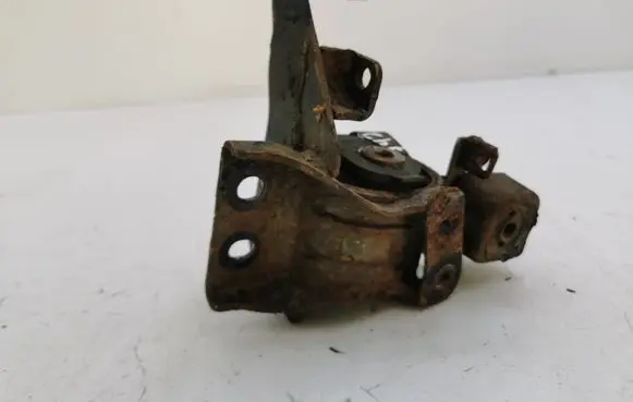 Toyota Corolla E120 E130 Engine mount bracket