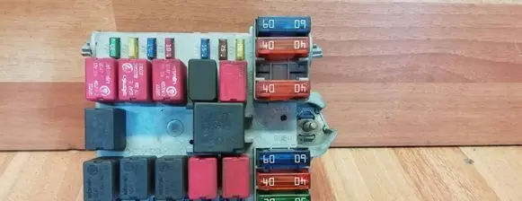 Alfa Romeo 166 Fuse module 60683102 57657 00606083102057657