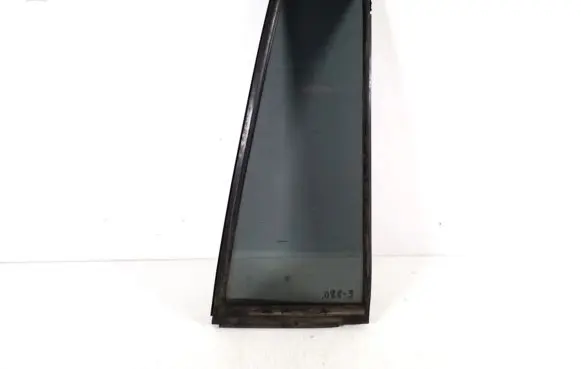 Mitsubishi Pajero Rear vent window glass 