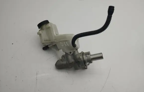 Volkswagen Golf VIII Master brake cylinder 05400272020 0204839697