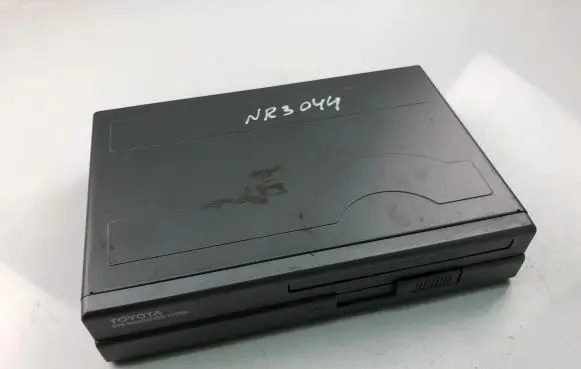 Toyota Corolla Verso E121 CD/DVD changer 0866200870
