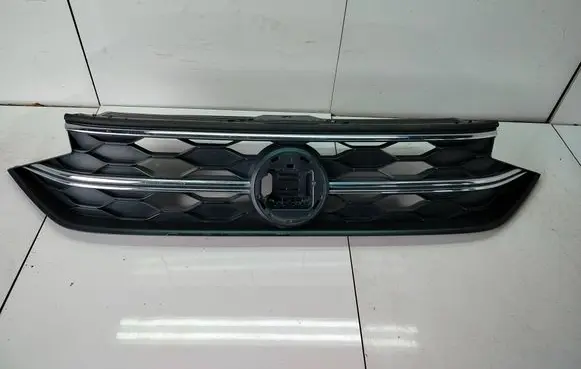Front bumper upper radiator grill