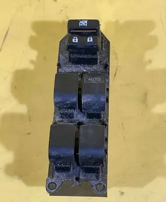 Toyota RAV 4 (XA30) Tailgate/trunk/boot open switch RZ2R11P4K1
