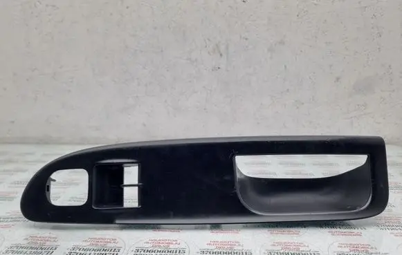 Volkswagen PASSAT B6 Front door window switch trim 3C1867171C