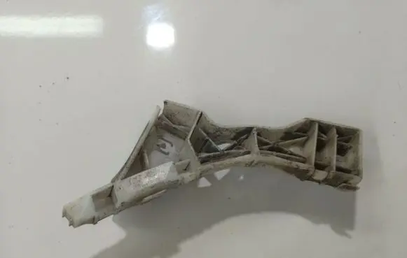 Mazda 3 I Front bumper mounting bracket 