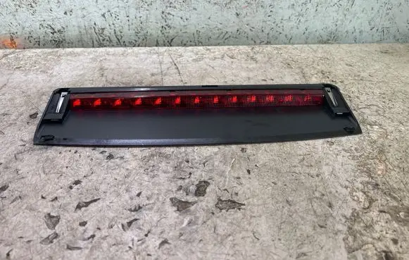 Skoda Octavia Mk2 (1Z) Third/center stoplight 246232 1US945097B 027535