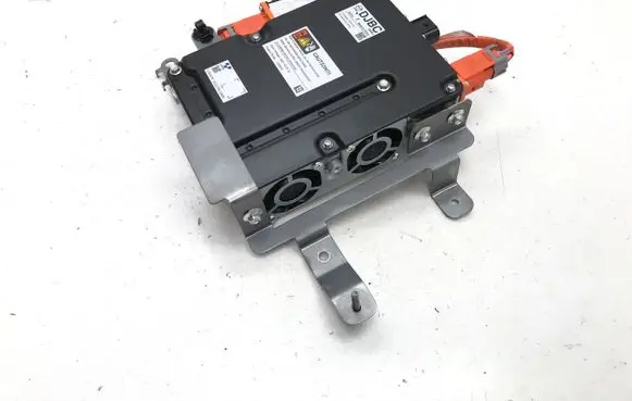 Voltage converter inverter