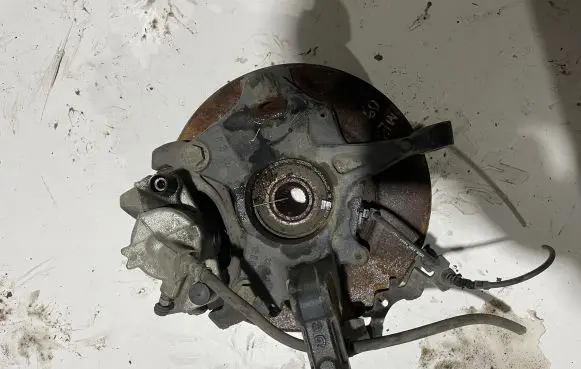 Renault Megane III Front wheel hub spindle knuckle